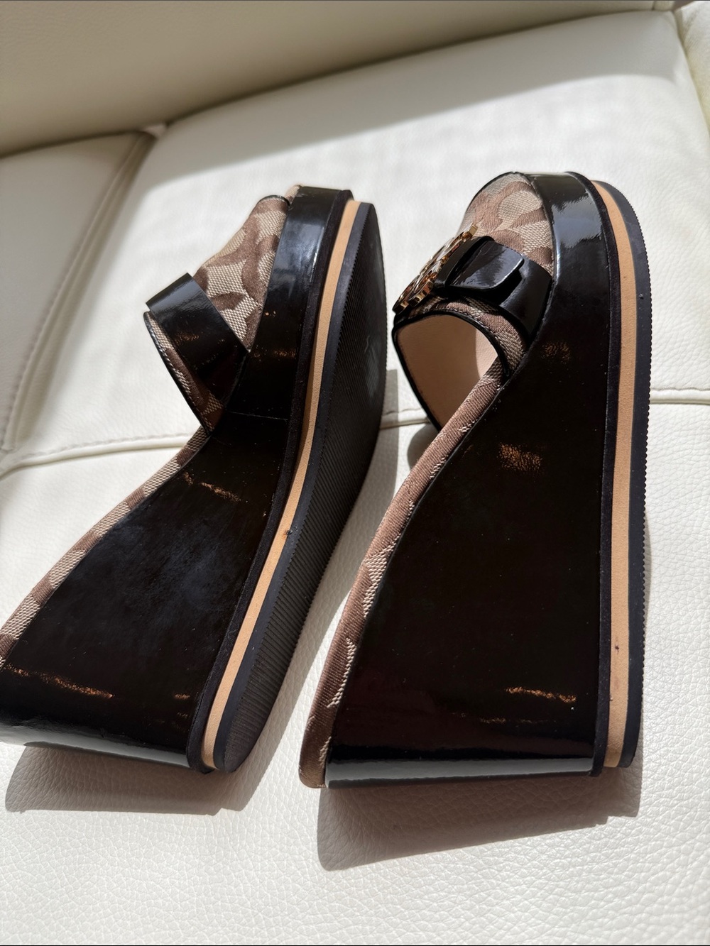 Coach Geri Wedge Sandals Signature Logo Canvas and Patent Leather Trim. - Picture 10 of 17